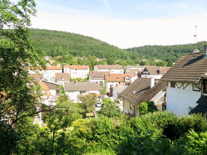 Gemütliche, renovierte Einliegerwohnung mit Terrasse und Einbauküche